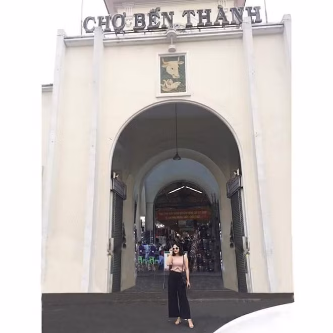 Chính bởi vậy, người ta mới tìm đến photoshop để cầu cứu cho ra một bức ảnh ưng ý nhất để "thả thính" trên mạng xã hội. Cũng chính vì vậy, việc nhờ dân mạng sửa ảnh nhận được nhiều sự chú ý của cộng đồng mạng.