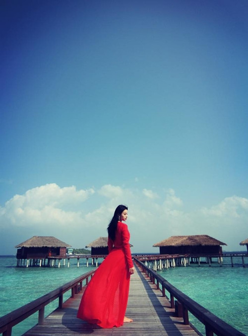 Trong bộ ảnh tại thiên đường du lịch Maldives, Huyền Baby chứng tỏ cho người xem thấy dù lấy chồng và hạ sinh baby khá lâu nhưng cô vẫn giữ được dáng người vô cùng chuẩn.