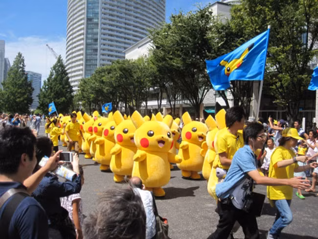 Lễ hội Pikachu, Nhật Bản: Không chỉ là nhân vật hoạt hình yêu thích, Pikachu còn trở thành biểu tượng lễ hội ở Nhật Bản. Trong ngày hội này, hơn 1000 người sẽ diễu hành qua các con phố của thành phố Yokohama, Nhật Bản. Ngoài ra, còn có các nhân vật Pokemon khác cũng xuất hiện trong lễ hội này.
