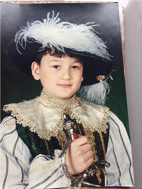 Sở hữu chiều cao 1m88 cùng khuôn mặt điển trai, nam tính và nhiều pha cứu thua xuất sắc cho đội nhà, Lâm Tây là ngôi sao trong lòng hàng triệu người hâm mộ, nhất là fan nữ.