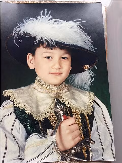 Sở hữu chiều cao 1m88 cùng khuôn mặt điển trai, nam tính và nhiều pha cứu thua xuất sắc cho đội nhà, Lâm Tây là ngôi sao trong lòng hàng triệu người hâm mộ, nhất là fan nữ.