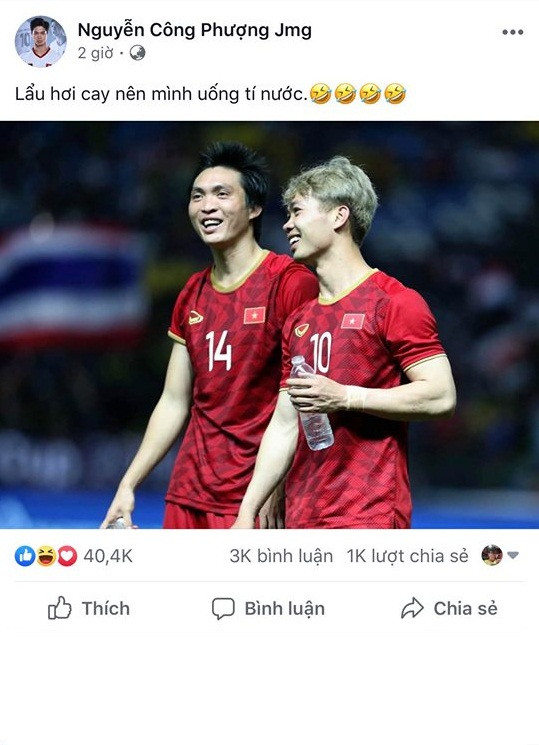 Trên trang cá nhân, Công Phượng dí dỏm bá đạo: "lẩu hơi cay nên mình uống tí nước" sau khi ĐTQG Việt Nam thắng Thái Lan.