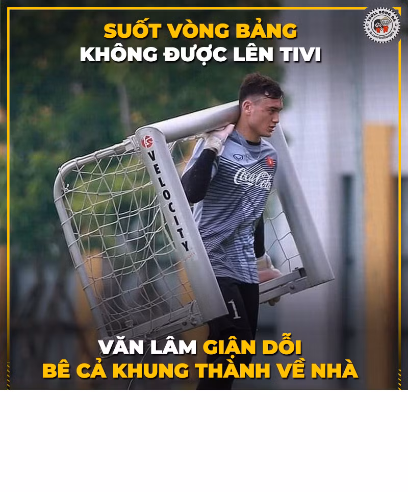 Chỉ vì không được lên tivi nên Văn Lâm đã dỗi bê luôn khung thành về nahf.