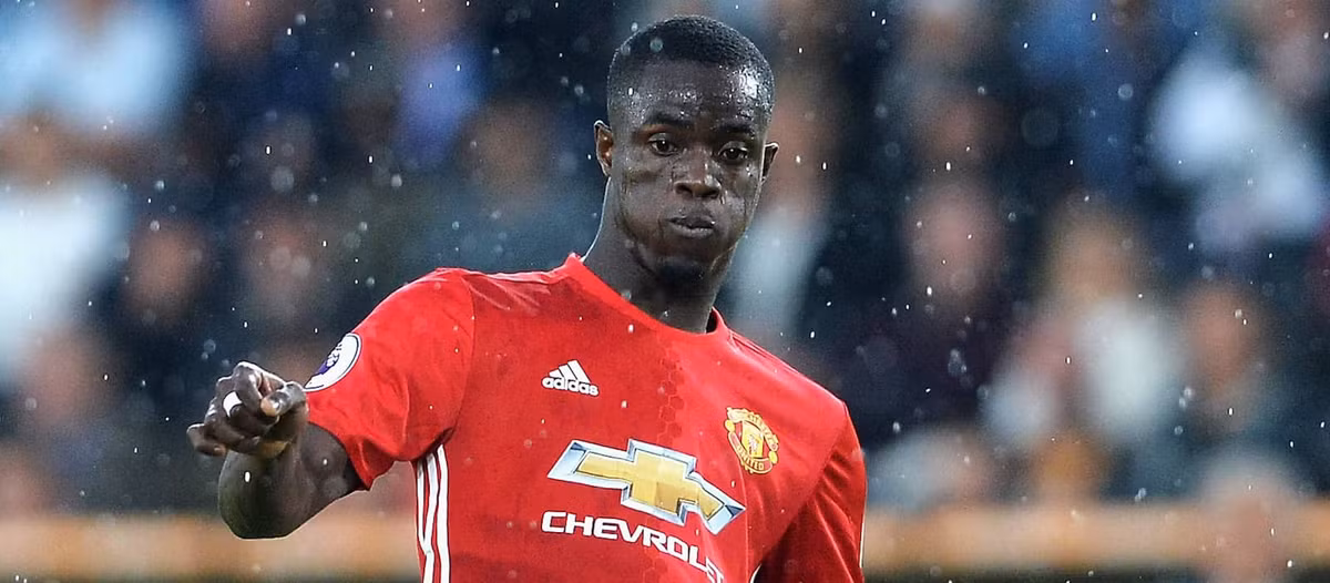 Lối chơi áp sát, che chắn và những pha xông lên cướp bóng dũng mãnh của Bailly qua 3 trận đầu tiên buộc không ít tiền đạo đối phương phải e dè.