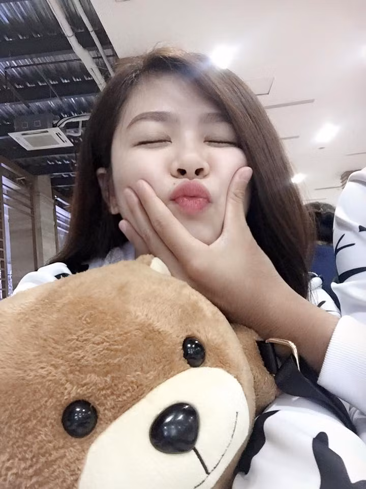 Trên trang cá nhân của mình, cô nàng 9X này có hàng loạt những bức ảnh dễ thương, đúng với số tuổi cô sở hữu.