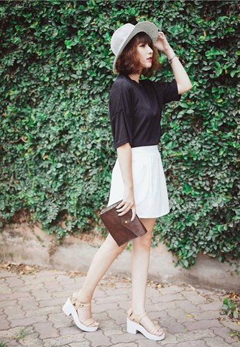 Hình ảnh đời thường đầy cá tính và khuôn mặt mang nhiều nét quyến rũ của Đào Thu Trang, cô bạn bất ngờ được quan tâm với biệt danh "hot girl phát tờ rơi".