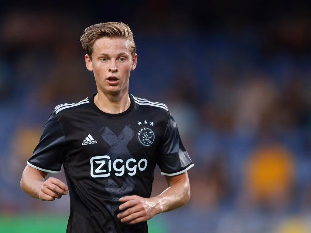 Frenkie de Jong đang trên đường gia nhập Barca, và mọi chuyện sẽ hoàn tất trong tuần sau nếu không có bất ngờ.