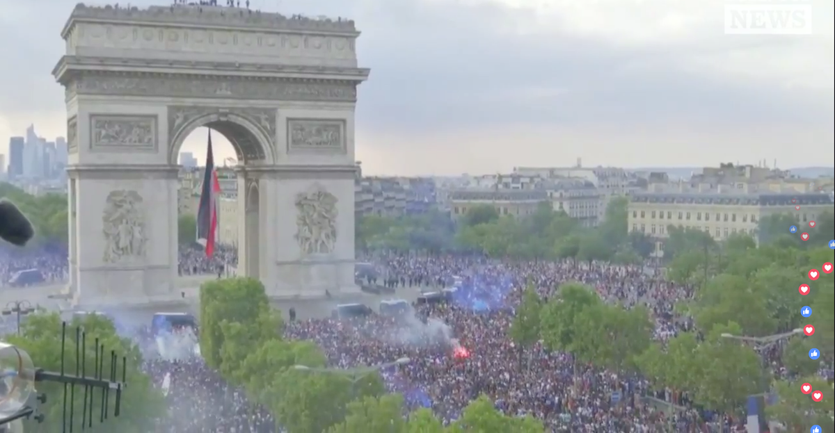 Biển người tại Champs-Elysees trước, trong và sau khi trận chung kết World Cup 2018.