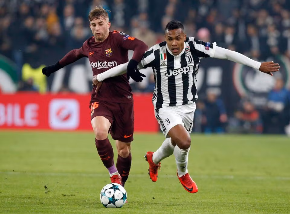 Juventus hiện cũng đang rất quan tâm đến hai cầu thủ bị thất sủng ở M.U là Mkhitaryan và Daley Blind. Trong khi đó chủ sân Old Trafford rất thích Alex Sandro. Rất có thể sẽ có cuộc đổi người giữa 2 CLB này.