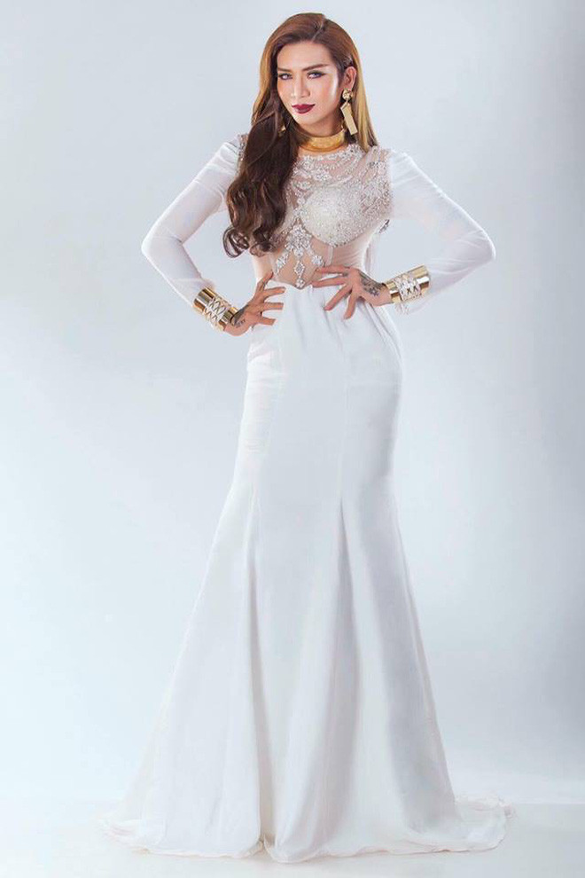 Đa phần các dân mạng đều khen ngợi vẻ đẹp khi BB Trần giả gái. Bên cạnh đó, họ cho rằng chiếc váy của nam diễn viên này khoe được đôi chân dài miên man, thẳng tắp nhưng không bị phản cảm như "Nữ hoàng nội y" Ngọc Trinh.