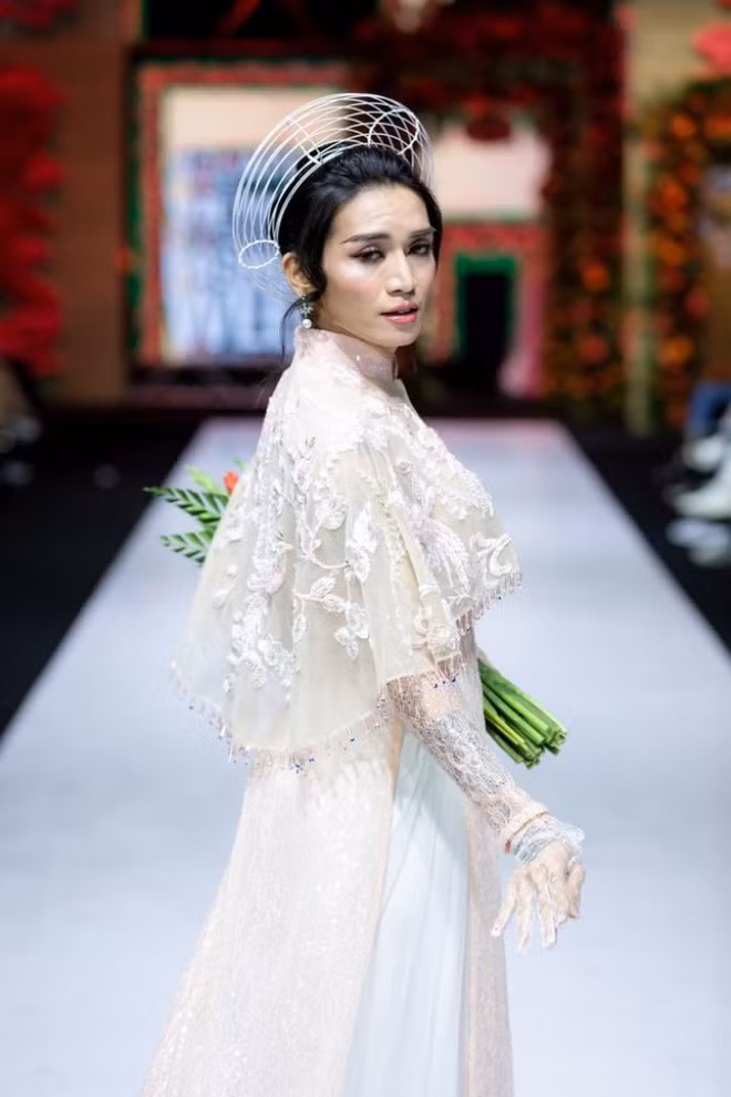 BB Trần thường xuyên xuất hiện trong hình tượng giả gái với thần thái chẳng kém "gái thiệt".