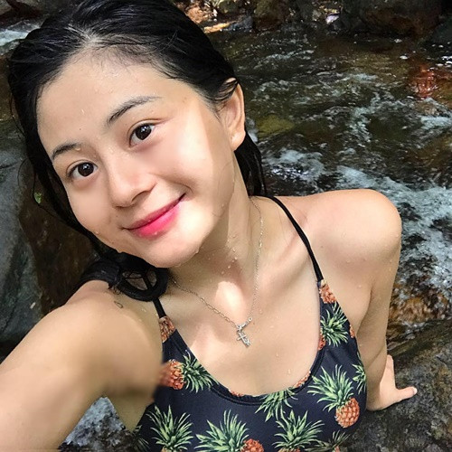 Được biết thêm, Hồng Châu từng đoạt giải Miss Bách Việt năm 2012 và nó hoàn toàn xứng đáng với nhan sắc mà cô bạn Sài Gòn này đang sở hữu. Ảnh sử dụng trong bài: FBNV.