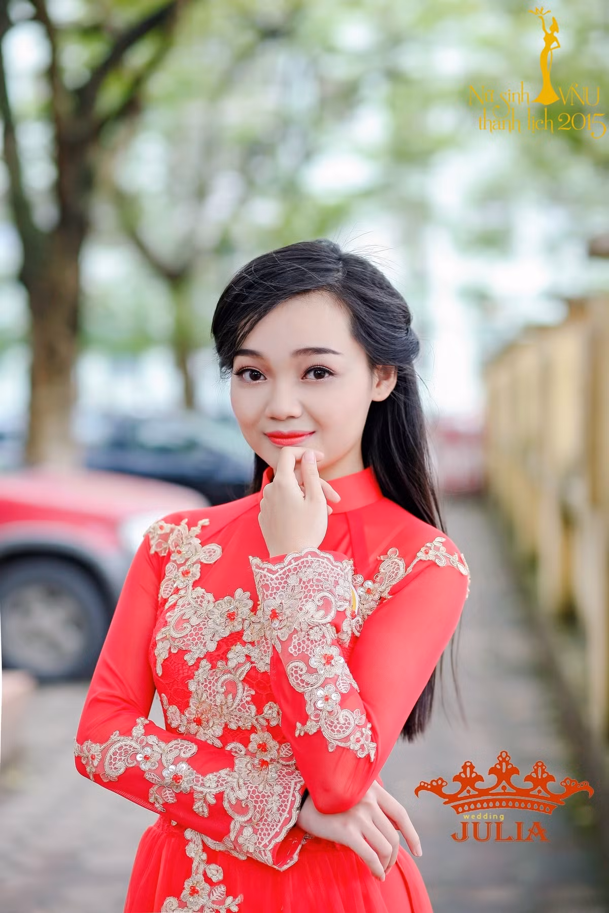 Trần Mỹ Linh, sinh ngày 23/10/1995, hiện là sinh viên ngành Ngôn ngữ học, ĐH Khoa học xã hội và Nhân văn, ĐH Quốc gia HN.