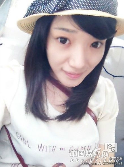 Sinh năm 1993, Từ Hi được gọi vui là “bản sao 19 tuổi của Thư Kỳ”.