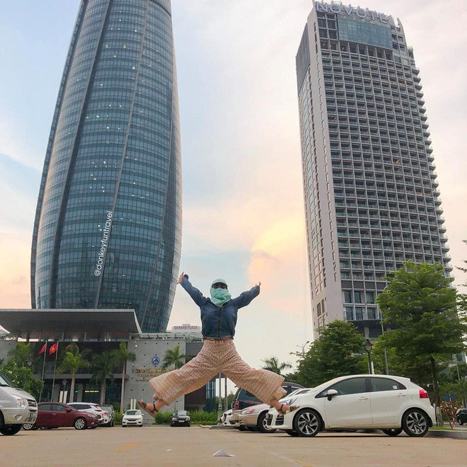 Ở bất cứ địa danh nào ninja này cũng tạo dáng vô cùng ''bá đạo'