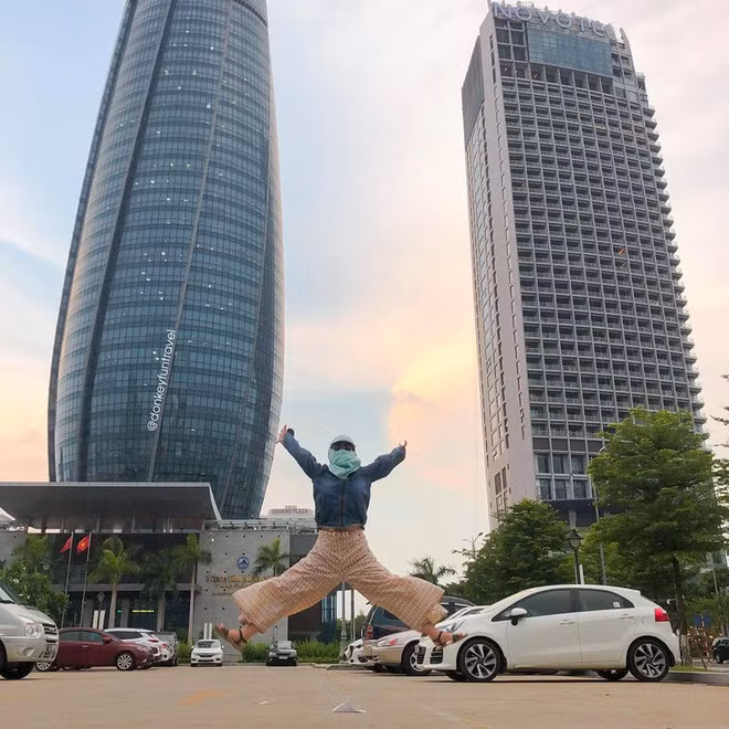 Ở bất cứ địa danh nào ninja này cũng tạo dáng vô cùng ''bá đạo'