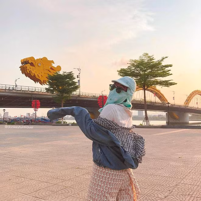 Mới đây, đăng tải trong group đông thành viên, những bức ảnh check-in khi đi du lịch ninja chính hiệu của một "nữ nhân" đã khiến cư dân mạng được trận cười nghiêng ngả.