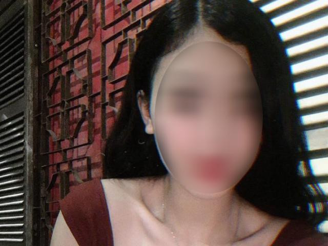 Theo chia sẻ của bố nữ sinh tên H. cho biết, sau khi kết thúc 3, con gái ông có xin đi bán quần áo để kiếm thêm thu nhập. Về chuyện tình cảm của con gái, người cha này cho biết, H. và bạn trai học cùng lớp cấp 3 có quan hệ yêu đương một thời gian.