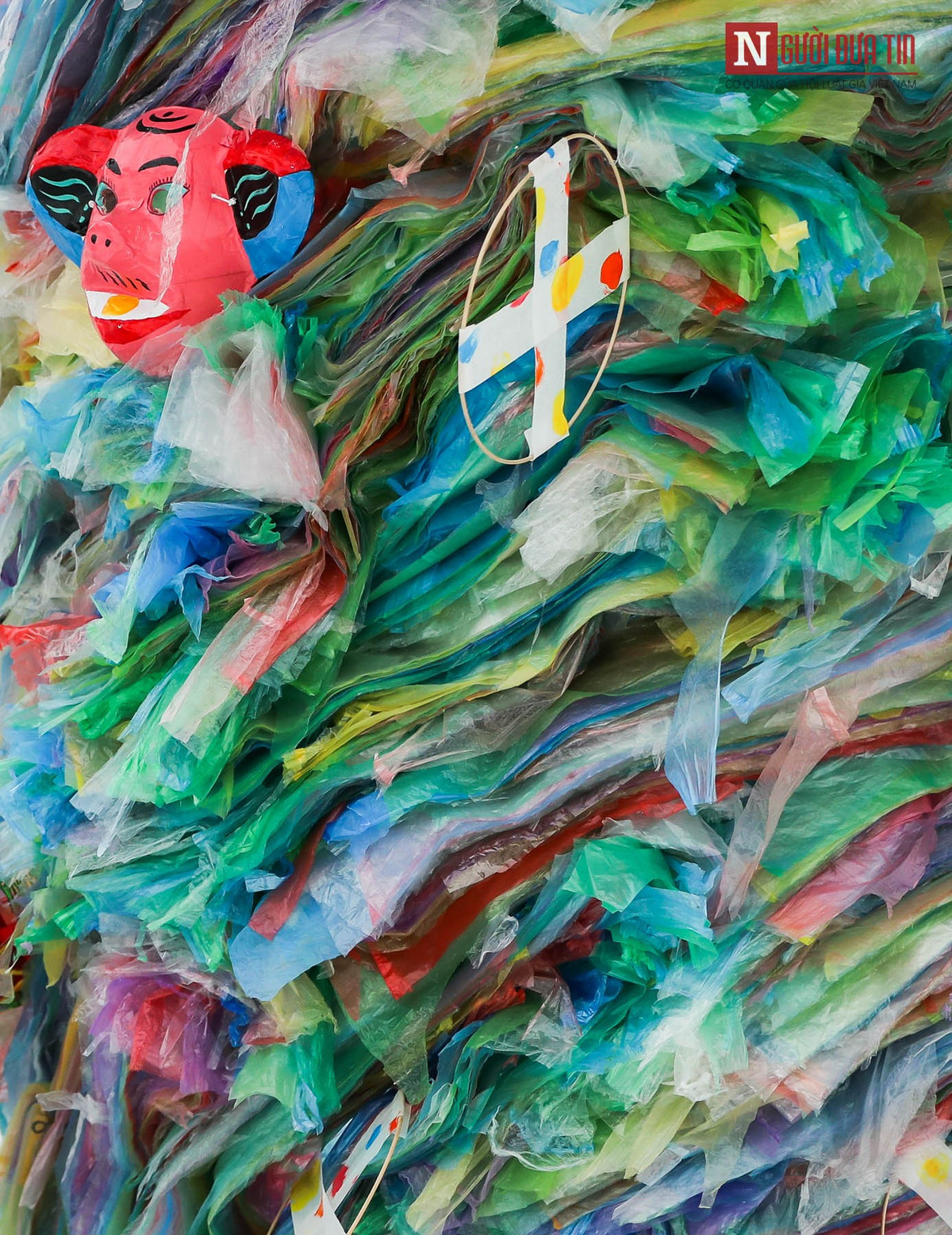 Các nhà khoa học cho biết, trong môi trường tự nhiên, túi nilon cần vài trăm năm đến một nghìn năm mới phân hủy hết.