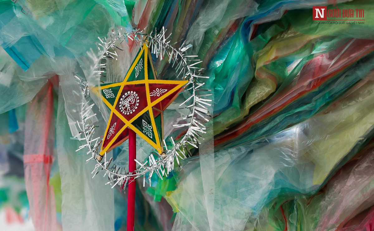 Nếu không được thu hồi hoặc chôn lấp, túi nilon sẽ gây ô nhiễm đất và nước, từ đó sẽ ảnh hưởng trực tiếp và gián tiếp tới sức khỏe con người, còn khi đốt chúng sẽ tạo ra khí thải có chất độc dioxin và furan gây ngộ độc, ảnh hưởng tuyến nội tiết, gây ung thư, giảm khả năng miễn dịch…