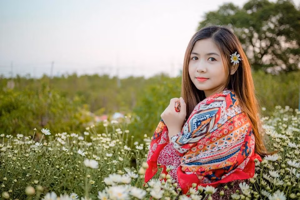 Ngay sau khi đăng tải, bộ ảnh e ấp bên cúc họa mi của Thư Ngố nhận hàng ngàn lượt like cùng với đó, sự trở lại lần này của cô cũng nhận được không ít lời khen từ CĐM.