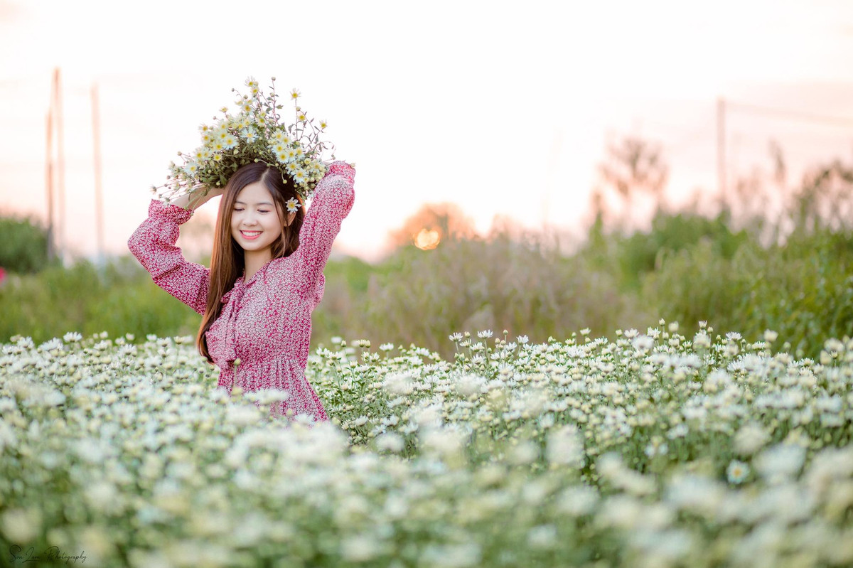 Cùng với đó, Thư Ngố bắt đầu dấn thân vào những cuộc thi nhan sắc và đầu tiên là Miss Teen 2017, nơi cô đã đoạt giải "Ngôi sao thân thiện".