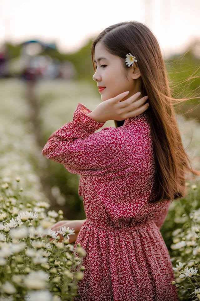 Sau 1 năm im hơi lặng tiếng, nhiều dân mạng nhận xét rằng Thư Ngố không còn sự ngây ngô, nhí nhảnh như ngày mới nổi tiếng, thay vào đó cô nàng có suy nghĩ trưởng thành hơn của thiếu nữ tuổi 19.