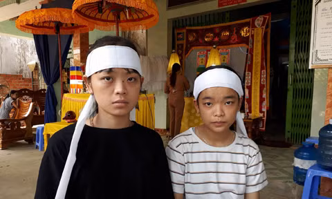 Hai chị em Hiền và Hân