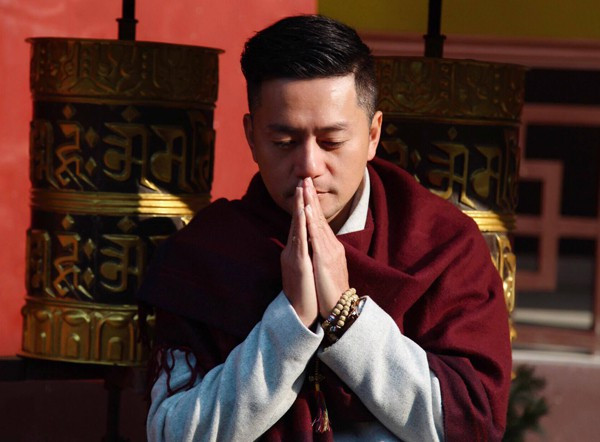 Trương Minh Cường chia sẻ thêm, anh tìm được cuộc sống bình yên sau gần 10 năm định cư trên đất Mỹ. Mỗi ngày, anh thức dậy sớm, tập thiền và yoga. Nam diễn viên cũng điều hành công ty giải trí riêng, bên cạnh việc biểu diễn hoặc ca hát. Ở tuổi 41, Trương Minh Cường không bận tâm danh lợi hay hào quang quá khứ mà tìm kiếm sự bình yên, vui vẻ trong tâm hồn. Anh quan niệm: "Mỗi người chỉ có một cuộc đời để sống nên phải sống tích cực, hết mình".