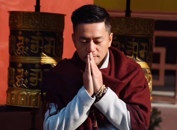 Trương Minh Cường chia sẻ thêm, anh tìm được cuộc sống bình yên sau gần 10 năm định cư trên đất Mỹ. Mỗi ngày, anh thức dậy sớm, tập thiền và yoga. Nam diễn viên cũng điều hành công ty giải trí riêng, bên cạnh việc biểu diễn hoặc ca hát. Ở tuổi 41, Trương Minh Cường không bận tâm danh lợi hay hào quang quá khứ mà tìm kiếm sự bình yên, vui vẻ trong tâm hồn. Anh quan niệm: "Mỗi người chỉ có một cuộc đời để sống nên phải sống tích cực, hết mình".