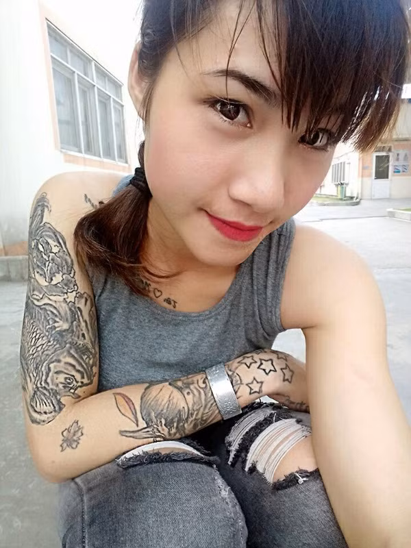 Hiện tại, những bức ảnh mà bà mẹ 9x này đăng tải vẫn liên tục thu hút sự quan tâm từ cộng đồng mạng. Qua loạt hình ảnh ấy, nhiều dân mạng cũng như nhìn thấy chính mình của nhiều năm về trước ở đó. Nhớ về thời ngang dọc của mình không ít người "dở khóc, dở cười" với những kỉ niệm khó mà quên được.