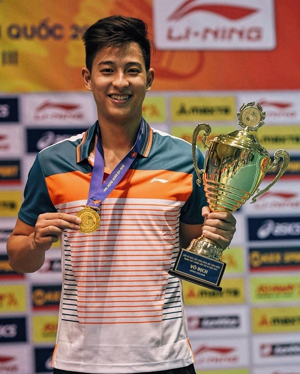 Thông tin và loạt ảnh đời tư "chất như nước cất" của chàng vận động viên cầu lông - Hoàng Nam cũng được hội fangirl nhiệt tình tìm kiếm.