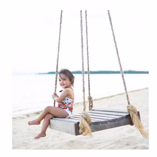 Dù mới 4 tuổi nhưng Zia khiến ai cũng phải suýt xoa cặp vợ chồng "tiên đồng ngọc nữ" thật "khéo đẻ".