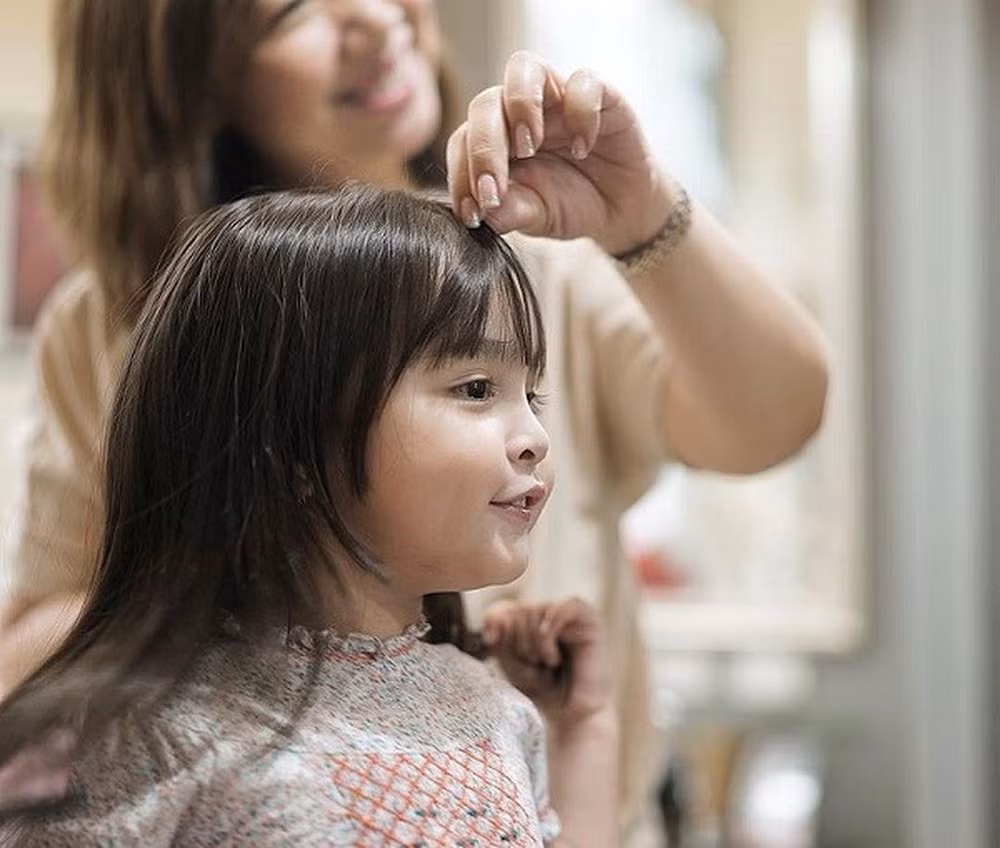 Ai cũng phải thừa nhận cô bé Zia có một nét đáng yêu riêng không phải đứa trẻ nào cũng có: "Còn phải nói, bé này dễ thương lắm luôn, chị mẹ còn mới sinh em bé trai nữa, dự chắc lớn xíu nữa cũng đẹp trai dữ dội".