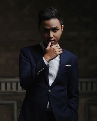 Neko Lê và vợ Trúc Duyên đã làm bạn với nhau 10 năm, trước khi chính thức yêu nhau năm 2016. Chàng đạo diễn chia sẻ lúc mới quen thì ghét nhau lắm, nhưng sau đó yêu nhau lúc nào chẳng hay.