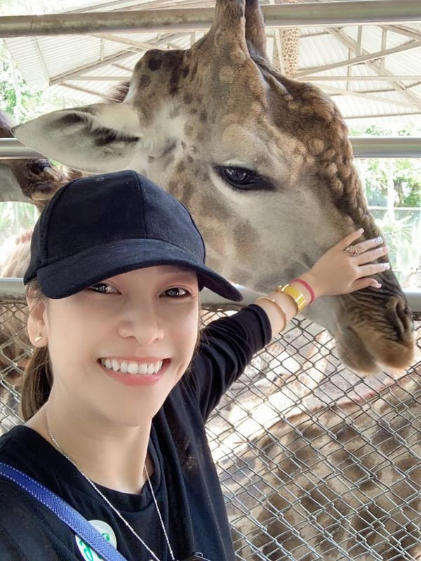 Bên cạnh cuộc sống sang chảnh với hàng loạt những xế hộp hoành tráng, Phương Thúy còn là chủ một thương hiệu cafe nổi tiếng ở Sài Gòn.