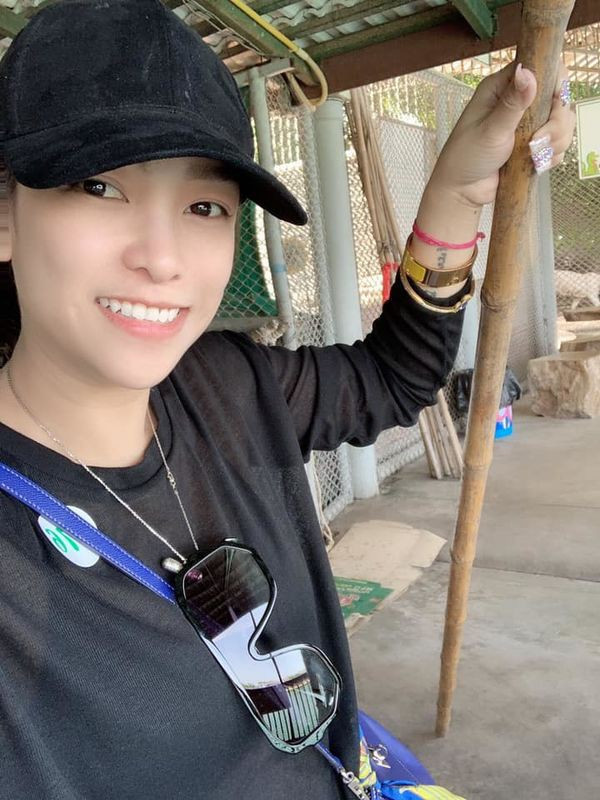 Trên facebook của mình, Phương Thúy từng đề cập tới chuyện này qua bức tâm thư gửi các con. Hiện tại, cô sống với 2 người con còn lại, còn Minh Anh sống với bố.