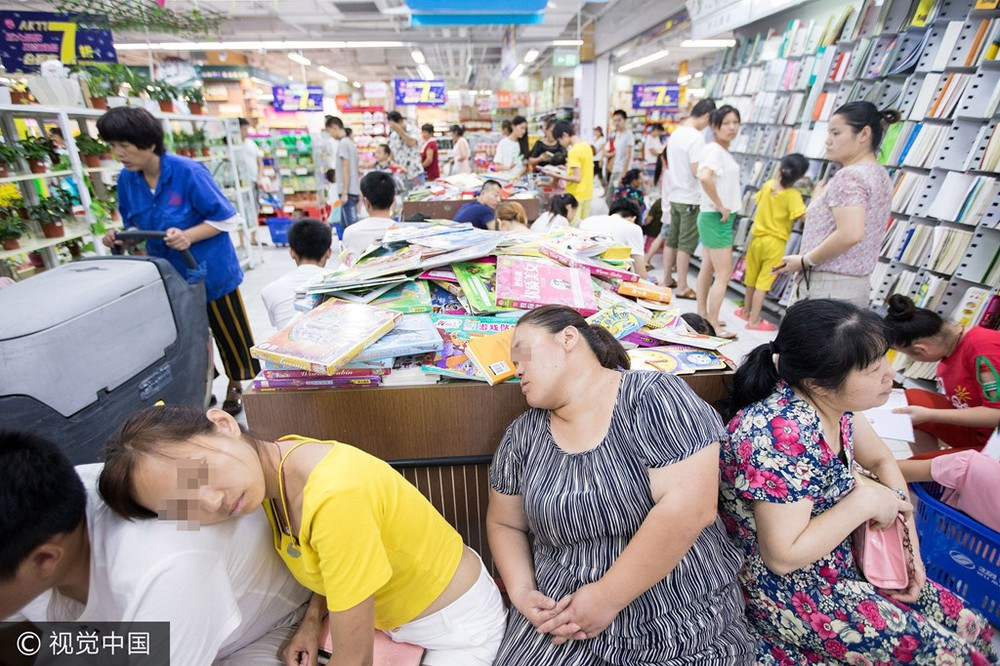 Trước đó, việc người dân tìm đến tránh nóng trong các khu trung tâm thương mại đã được ghi nhận tại nhiều nước trên thế giới.