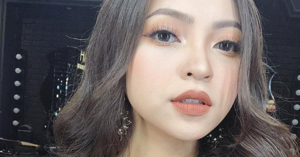 Nhật Lê, cô nàng xinh xắn quê Quảng Nam được dân tình biết đến là người yêu của cầu thủ Quang Hải U23 Việt Nam, vừa đăng bức ảnh thu hút nhiều sự chú ý trên Facebook cá nhân.