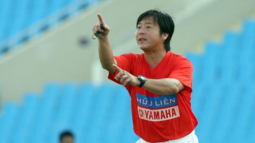 HLV Lê Huỳnh Đức đang khẳng định được tên tuổi huấn luyện của mình tại SHB Đà Nẵng khi nhiều lần cùng đội bóng sông Hàn đạt thành tích cao ở nhiều giải đấu trong nước cũng như nước ngoài.