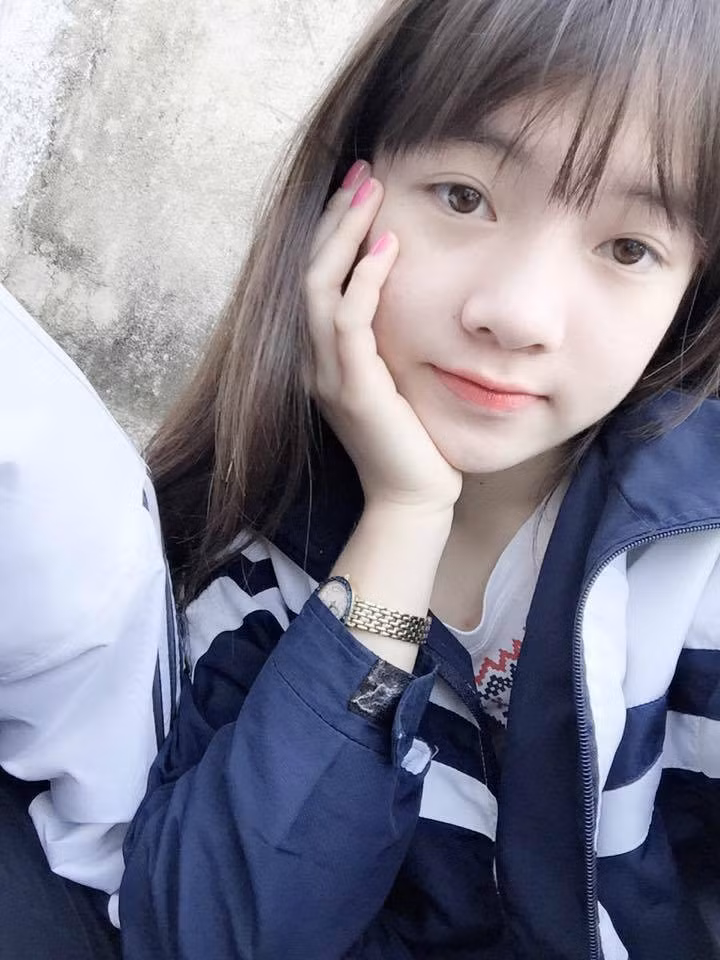 Cùng ngắm nhìn cô bạn bê tráp cực xinh được dân mạng truy tìm trong những ngày vừa qua. Ảnh trong bài: FBNV.