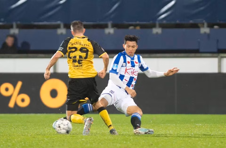 Rạng sáng 18-12, Heerenveen của Văn Hậu đã có cuộc tiếp đón Roda JC ở vòng hai cúp Quốc gia Hà Lan trên sân nhà Abe Lenstra Stadion. Sau khi có cách biệt an toàn, hậu vệ ĐTQG Việt Nam được HLV trưởng tung vào sân.