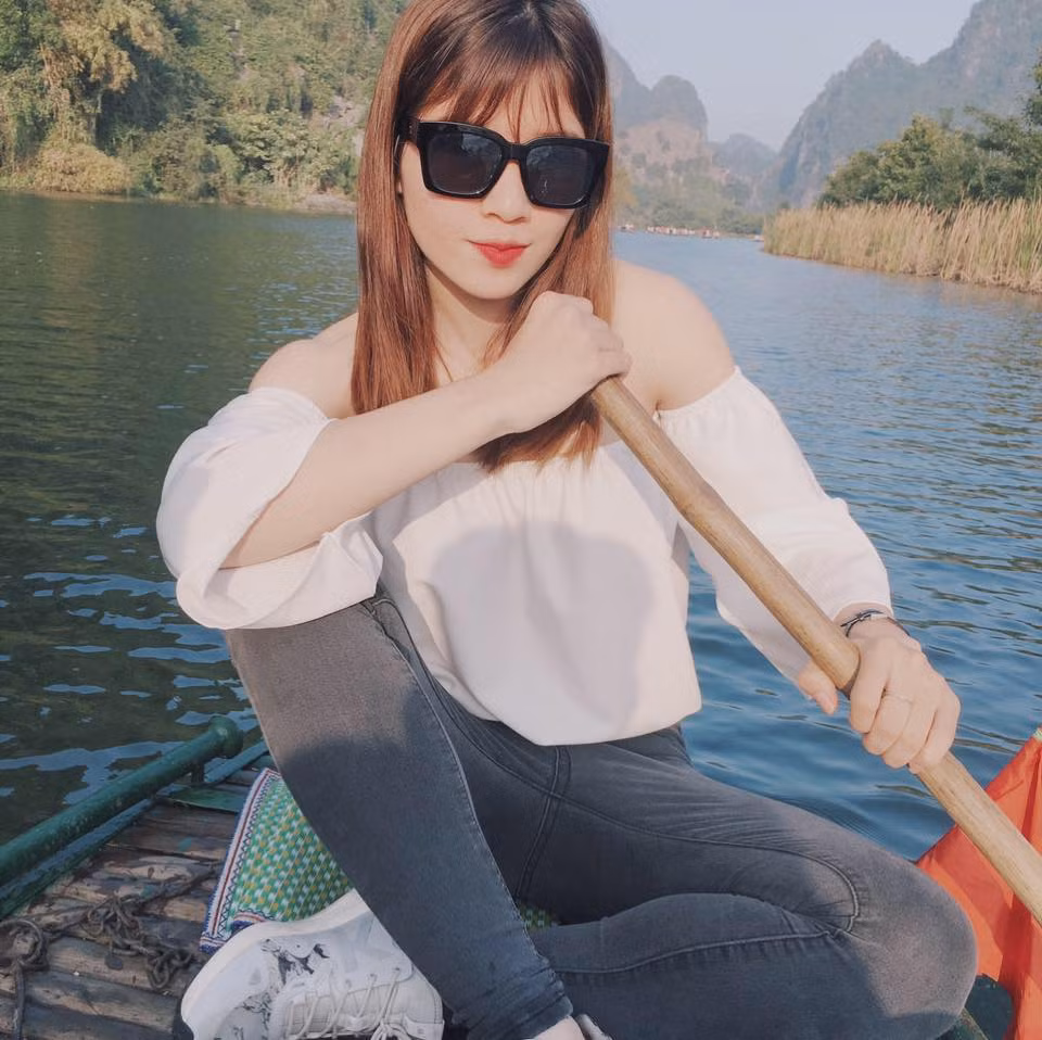 Sở hữu gương mặt ưa nhìn, với làn da trắng, đôi môi hồng tự nhiên và đôi mắt khá sắc, Trang Cẩm Lành được nhiều người gọi bằng biệt danh hot girl của làng Karate Việt Nam.