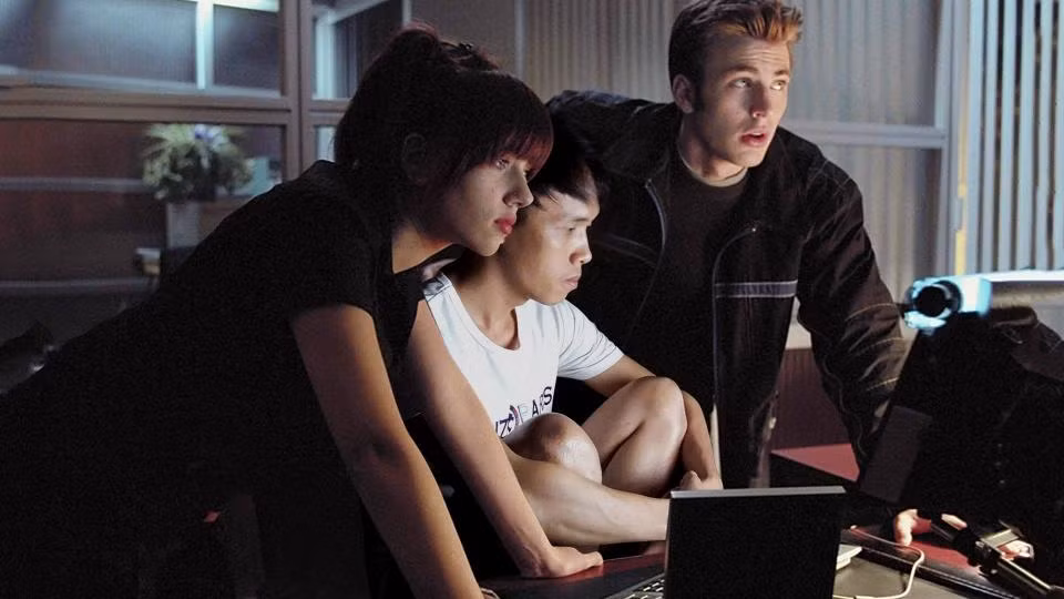 Mai Xuân Huy đã rất tài tình ghép mình vào các phim đình đám gần đây như Ready Player One, The Avengers, The Fate of the Furious.