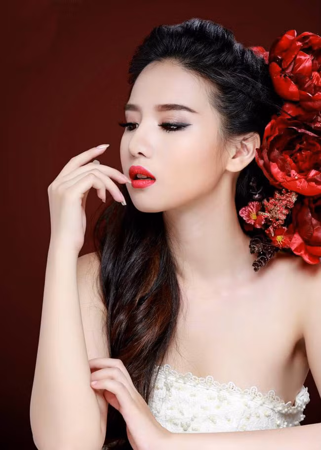 Theo nickname Hoang Ki An nhận xét về Minh Trúc rằng:"Dù sở hữu gương mặt thiên thần nhưng điều được chú ý nhiều hơn ở người đẹp Cần Thơ này lại là thân hình bốc lửa với các vòng đâu ra đấy". Bởi thế, cô không ngại thực hiện các bộ ảnh sexy, gợi cảm.