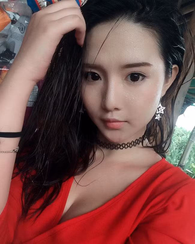 Nhờ lợi thế ngoại hình, Minh Trúc trở thành người mẫu game nổi tiếng. Cô nàng còn tham gia đóng clip quảng cáo, MV ca nhạc. Bộ phim mới nhất có sự góp mặt của Minh Trúc là “Cuộc chiến săn trai”.