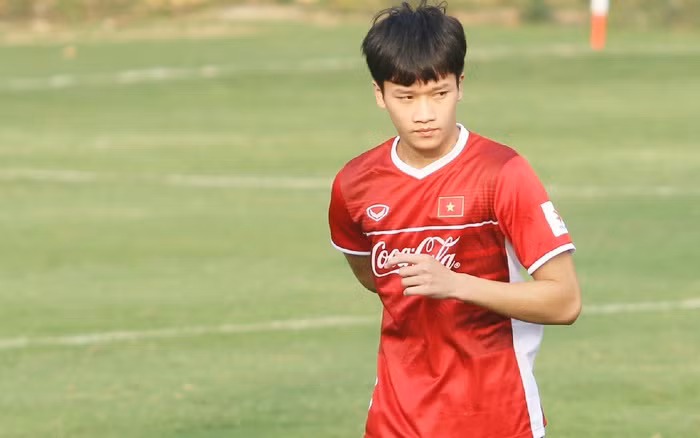 Từng được HLV Park Hang-seo triệu tập ở giai đoạn chuẩn bị cho Asian Cup 2019, nhưng Hoàng Đức đánh mất cơ hội do chấn thương. Dù vậy, thời điểm này là cơ hội để cầu thủ của Viettel lấy lại tất cả.