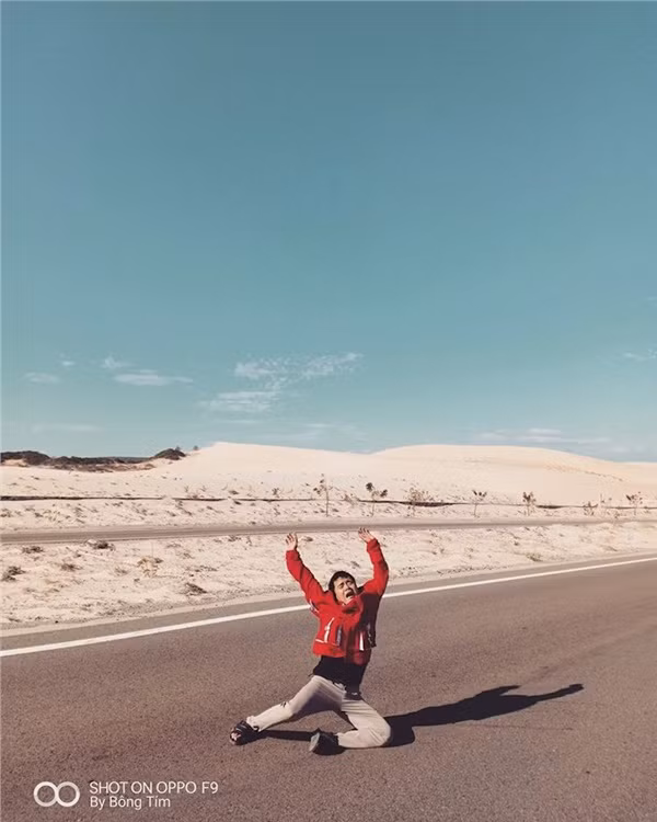 Những bức hình tạo dáng tưởng như "dị" này lại chiếm được cảm tình của người xem bởi sự chân thực đồng thời không kém phần hài hước của chủ thể trong ảnh.