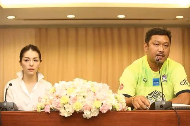 Ngam tan truong doan bong da Thai Lan xinh nhu hot girl