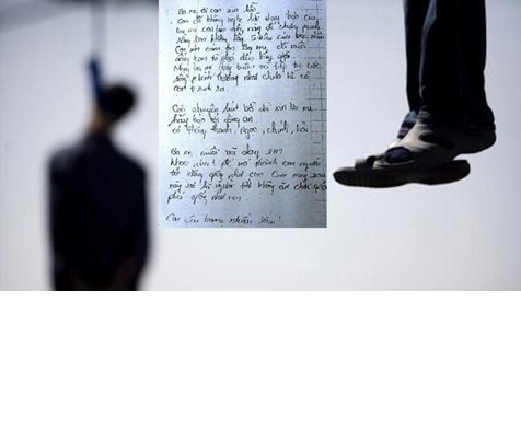 Nếu nhìn vào lịch học của một học sinh từ tiểu học cho tới THPT, nhiều người phải lắc đầu ngao ngán. Trong khi bố mẹ đi làm chỉ có 8 tiếng/ ngày đã mệt "bở hơi tai" nhưng con cái thì đi học từ tinh mơ sáng đến khi đỏ đen mới về tới nhà. Mọi thứ sinh hoạt của các em học sinh đều chỉ mở mức "ăn tranh thủ, ngủ khẩn trương" bởi lịch học đang chờ đón không chỉ ở trường mà còn tại các lớp học thêm, ngoại khóa.